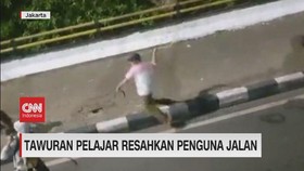 VIDEO: Tawuran Pelajar Resahkan Penguna Jalan