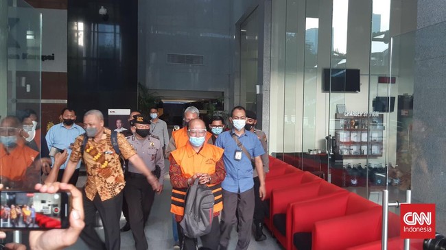 Wakil Ketua KPK Lili Pintauli Siregar mengungkapkan peran Isnu dan Husni dalam korupsi e-KTP yang merugikan negara hingga Rp2,3 triliun.