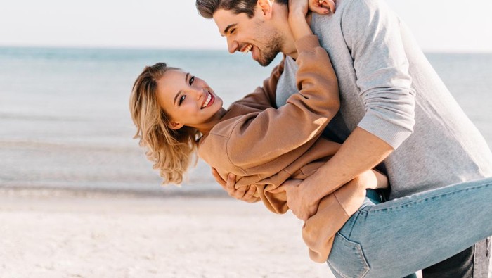 Zodiak Hari Ini: Naksir Aquarius? Mereka Cuma Bisa Bucin Sama 4 Zodiak Ini