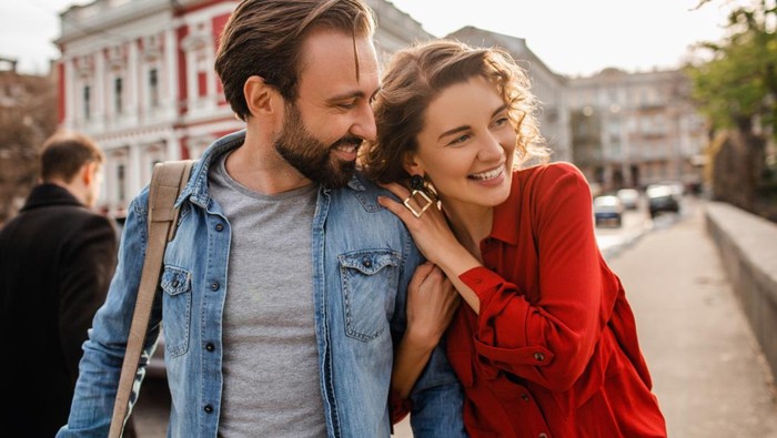Waspada, Ini 3 Tanda Pasangan Kamu Melakukan Love Bombing di Awal Hubungan Waspada, Ini 3 Tanda Pasangan Kamu Melakukan Love Bombing di Awal Hubungan