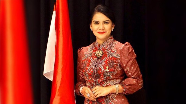 Putri eks gubernur Kaltim Awang Faroek, Donna Faroek percaya diri menghadapi Ahok dalam merebut kursi pimpinan Badan Otoritas Ibu Kota Baru. Berikut alasannya.