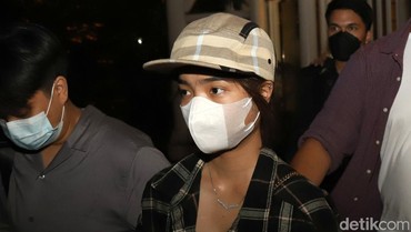 img-title Dicap Sok Artis oleh Elly Sugigi, Fuji Minta Maaf Sambil Klarifikasi