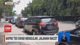 img-title VIDEO: Antre Tes Swab Mengular, Jalanan Macet