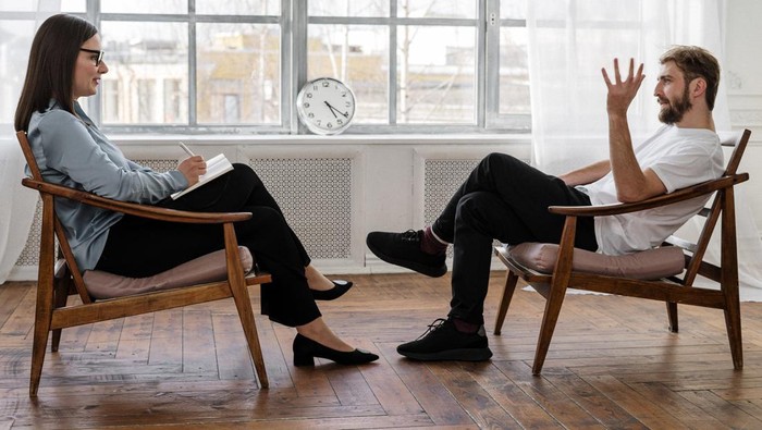 6 Tanda Lawan Bicaramu Belum Dewasa secara Emosional, Saatnya Kibarkan Red Flag!