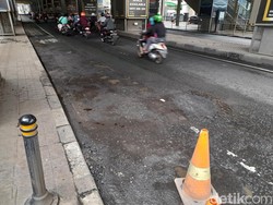 Jl Fatmawati Stasiun MRT Haji Nawi Sudah Diperbaiki tapi Masih Rusak