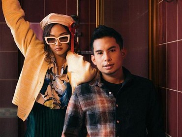 Lirik Lagu Tetap Satu - OKAAY