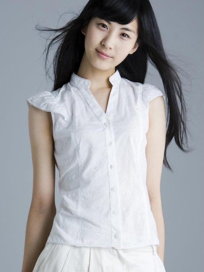 Seo Joo Hyun atau yang dikenal sebagai Seohyun lahir pada 28 juni 1991. Ia memulai kariernya sebagai idol dengan debut bersama Girls’ Generation pada tahun 2007 sebagai main vocal dan member termuda./ Foto: facebook.com/girlsgeneration