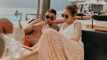 img-title Krisjiana & Sibad Keceplosan Sebut Sering Hubungan Intim sebelum Nikah?