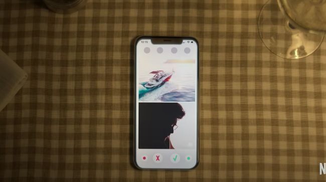 Sinopsis The Tinder Swindler: film dokumenter yang mengisahkan sejumlah korban penipuan dari seorang pria yang mereka kenal melalui aplikasi kencan.
