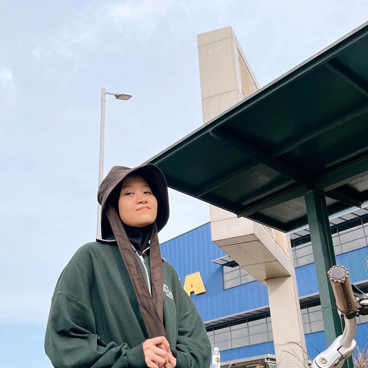 <p>Kini sosok Alca pun menjadi menyita perhatian dan bikin penasaran netizen. Semua penasaran dengan Alca, karena sebelumnya ia tak pernah menunjukkan kebersamaannya dengan Bintang Emon. (Foto: Instagram @alcaoctvn)</p>