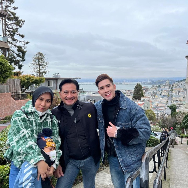 <p>Meski tak memiliki hubungan darah dengan Sarni, Verrell Bramasta memiliki hubungan dekat dengan Bunda sambungnya itu. (Foto: Instagram @nyaisarni2)</p>