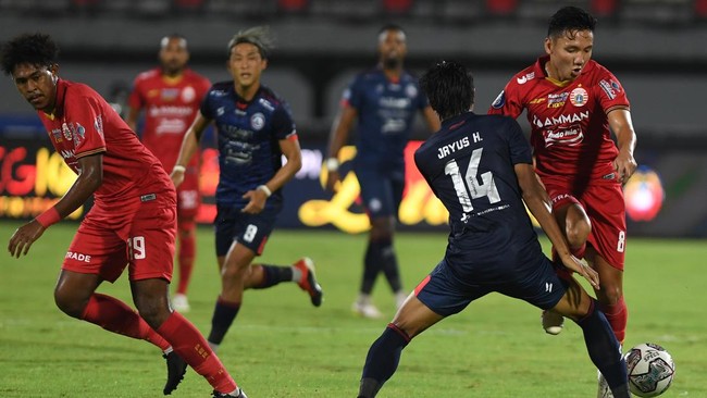 Arema FC dan Persija Jakarta bakal bertemu di Liga 2022/2023, Minggu (28/8). Berikut link live streaming Arema vs Persija di Liga 1.