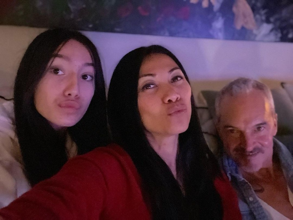 Foto Langka&comma; Anggun C Sasmi Perlihatkan Wajah Sang Anak di IG