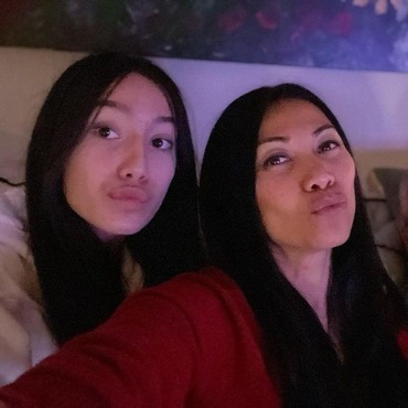 Foto Langka, Anggun C Sasmi Perlihatkan Wajah Sang Anak di IG
