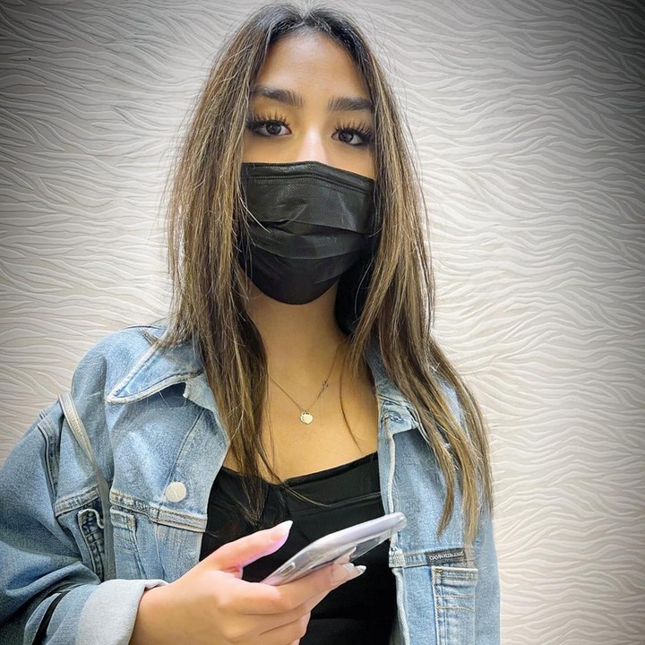 <p>Enggak hanya itu, Lala juga beberkan bahwa Khayra dicurigai bukan anak kandung yang ia lahirkan. "Ketika dahulu di Jakarta dianggap itik buruk rupa hingga dicurigai bukan anak kami," kata Lala dalam caption di Instagramnya.(Foto: Instagram @lala_gunawan_family)<br /><br /><br /></p>