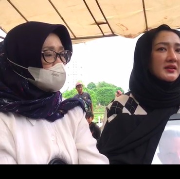 Melly Mono Ungkap Kronologi Sang Ayah Meninggal Dunia