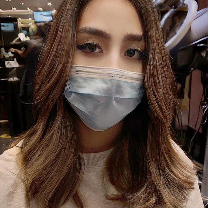 <p>Meski demikian, Lala yakin yang dilaluinya rencana dari Tuhan. "Tuhan selalu mempunyai caraNya sendiri. Kami dipindahkan ke Singapore merubah semua jalan Khayru Khayra," tulisnya.(Foto: Instagram @lala_gunawan_family)</p>