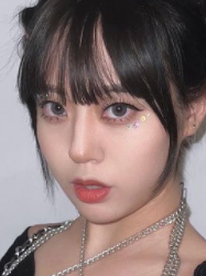 Tidak hanya TikTok, Jooshica juga rutin mengunggah video tutorial makeup yang lebih detail di akun YouTube-nya, dengan nama akun 'Jooshica'. Kamu sendiri sudah menonton video-video makeup dari Jooshica belum, Beauties?/ foto: instagram.com/jooshica