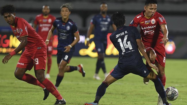 Liga 1 2022/2023 akan dimulai Sabtu (23/7). Berikut prediksi juara Liga 1 musim ini versi tim redaksi olahraga CNNIndonesia.com.