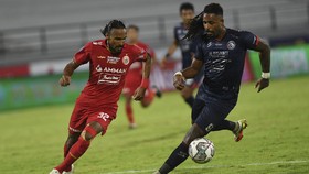FOTO: Gol Simic Dibalas Salto Fortes di Arema vs Persija