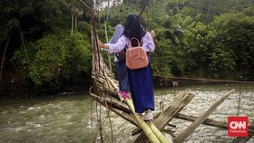 FOTO: Seragam Satpam Hingga Aktivitas Gunung Anak Krakatau Meningkat