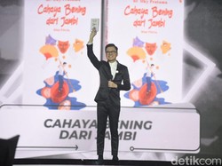 Crazy Rich Jambi dr Oky Pratama Tuangkan Kisah Hidupnya Lewat Buku