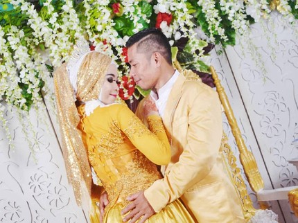 Kisah Viral Wanita Menikah dengan Eks Guru SD, Beda Usia 12 Tahun
