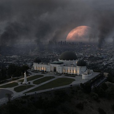 Sinopsis Film 'Moonfall', Saat Bulan Keluar Orbit dan Mengancam Bumi