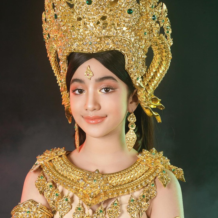 <p>Kerajaan Kamboja memiliki seorang putri cantik. Dia adalah Jenna Norodom, cucu dari Pangeran Norodom Chakrapong dan cicit mendiang Raja Norodom Sihanouk. (Foto: Facebook Jenna Norodom)<br /><br /><br /></p>