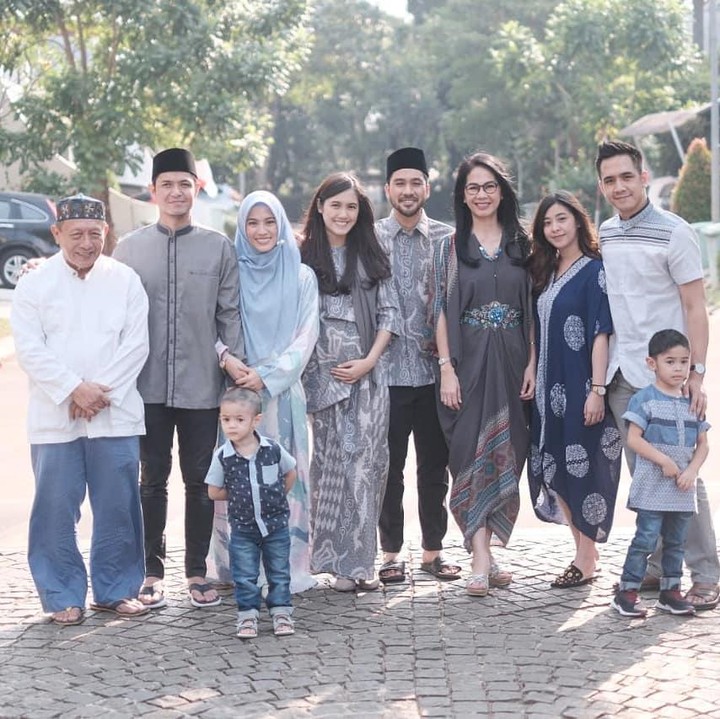 <p>Kala itu, Ananda tak menyangka jika Alyssa malah menyambut dan memluknya. Padahal, ia menyangka akan ditampar oleh Alyssa. Kini, hubungan mereka pun semakin baik. (Foto: Instagram @anandasoebandono)</p>