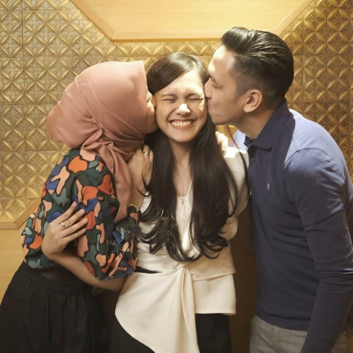 <p>Alyssa dan Ananda pun nampak sangat menyayangi adik mereka, Annisa Soebandono nih, Bunda. Ciuman pun mereka berikan untuk adik tersayang. (Foto: Instagram @anandasoebandono)</p>