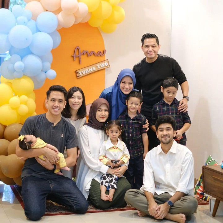 <p>Beberapa waktu lalu terkuak bahwa kakak Alyssa Soebandono, Ananda Soebando memutuskan untuk pindah agama, Bunda. Meski berbeda keyakinan, tak membuat hubungan keduanya renggang. (Foto: Instagram @anandasoebandono)</p>