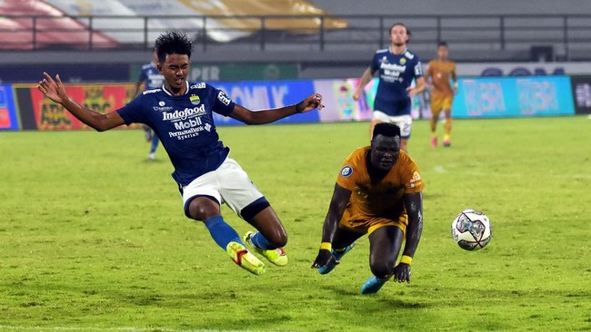 Persaingan menuju podium juara Liga 1 kembali berubah setelah Bhayangkara FC menang atas Persib Bandung dalam laga pekan ke-23, Minggu (6/2) malam.
