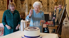 Kebiasaan Makan 'Slay' Ratu Elizabeth II