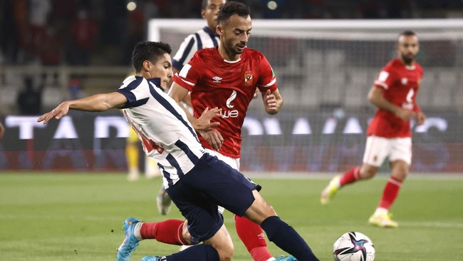 Al Ahly menang tipis atas Monterrey pada laga putaran kedua Piala Dunia Antarklub 2021 yang berlangsung di Stadion Al Nahyan, Abu Dhabi, Uni Emirat Arab (5/2).