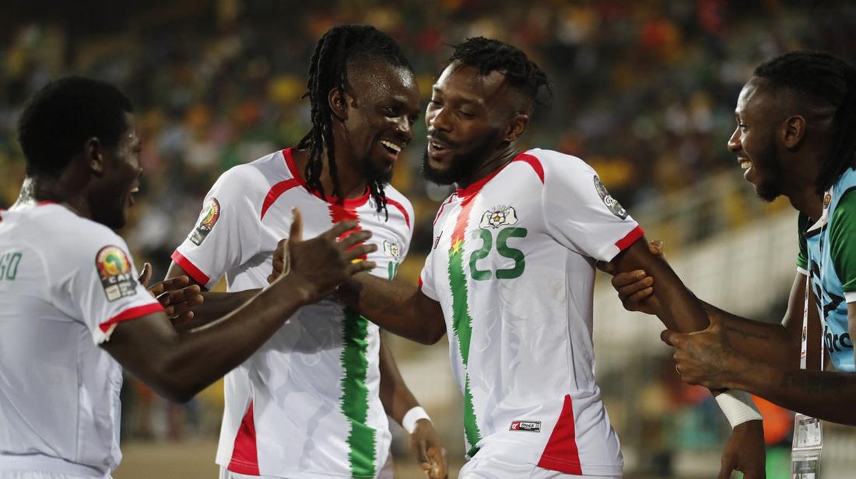 FOTO: Perjuangan Tak Kenal Lelah Kamerun di Piala Afrika