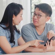 5 Tanda Pasangan Kamu Seorang Pendengar yang Baik