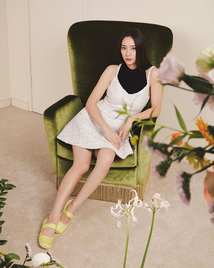 Tidak hanya foto, kampanye 'Blooming Spring' juga dilengkapi video yang menampilkan seluruh koleksi Spring 2022 Charles & Keith. Koleksi terbaru ini sudah bisa didapatkan mulai bulan Februari ini. / foto: instagram.com/wkorea