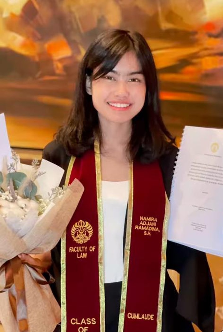 7 Potret Alya Rohali dan Putrinya, Bangga Satu Almamater di UI - 4