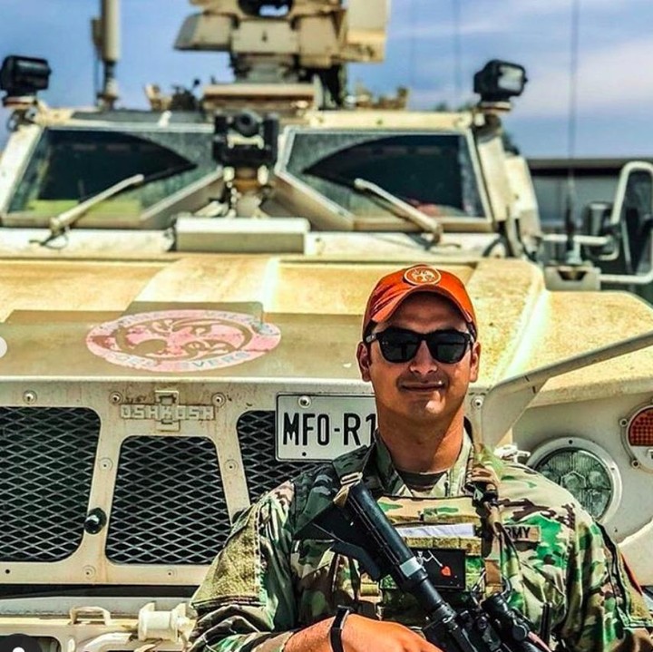 <p>Tak ada yang menyangka anak penyanyi rock Andy /rif adalah tentara di Amerika Serikat, lho. Putranya, Jordan Triandy kini berprofesi sebagai angkatan militer dan tinggal bersama sang istri di AS. Jordan diketahui baru saja menyambut anak pertama mereka. Hal ini diungkap oleh Andy yang turut bersuka cita menyambut kelahiran cucunya. (Foto: Instagram @andyrif)</p>