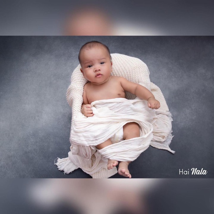 <p>Baru-baru ini, baby Al Fatih melakukan <em>newborn photoshot</em> nih, Bunda. Potretnya yang menggemaskan menarik perhatian netizen. (Foto: Instagram @dausminiasli)</p>