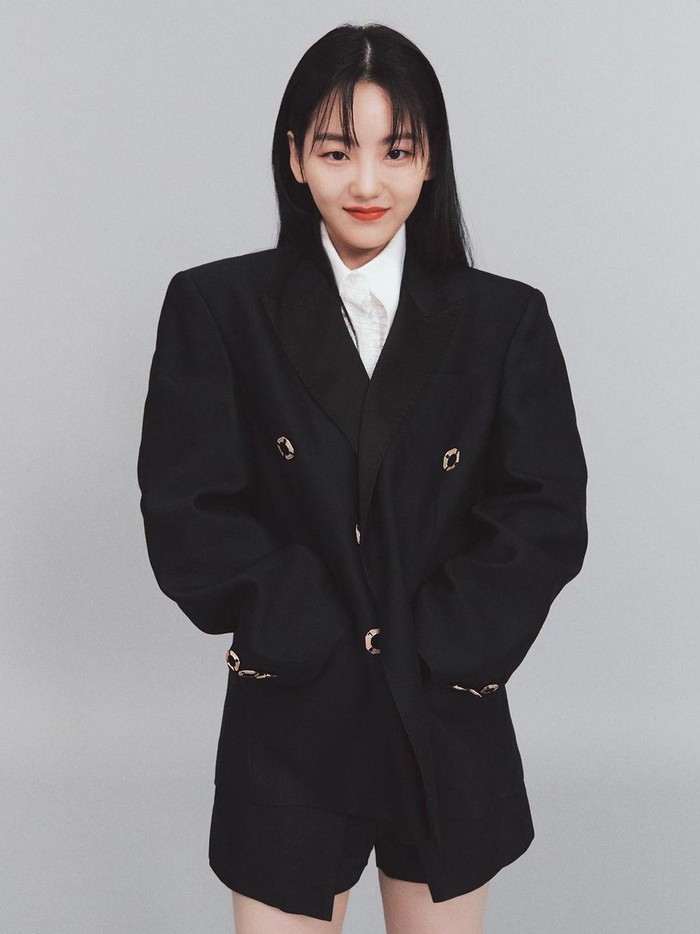 Cho Yi Hyun sendiri merupakan aktris muda berbakat. Ia berakting sejak tahun 2018 sebagai pemeran pendukung drama Bad Papa. Baru-baru ini, ia mendapatkan penghargaan sebagai Best Couple di acara KBS Drama Awards./ Foto: instagram.com/yihyun_1208