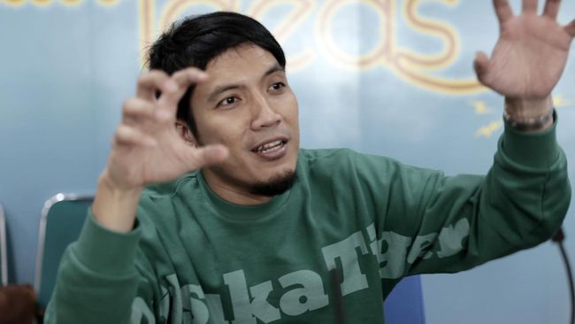 Deddy Mahendra Desta untuk pertama kalinya buka suara soal kabar perceraiannya dengan Natasha Rizki. Desta merasa keluarganya kerap mendapatkan fitnah.