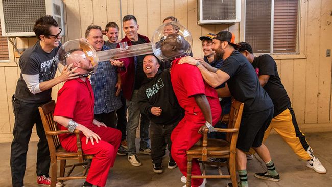 Jackass Forever menguasai box office AS pada pekan debutnya. Hal itu membuat Spider-Man: No Way Home lengser dari puncak.