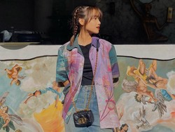 Gaya Fuji Pakai Kebaya Modern Curi Atensi, Harganya Bikin Dompet Menangis