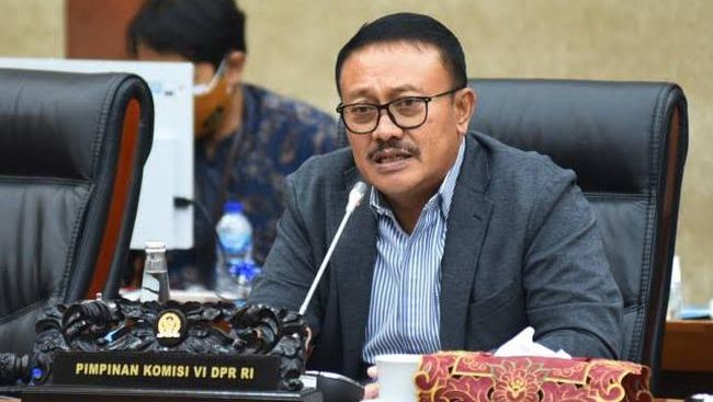 Anggota Komisi VI DPR, I Gede Sumarjaya 'Demer' Linggih mendesak Mendag M. Lutfi melakukan upaya pencegahan penimbunan komoditas oleh oknum tertentu.