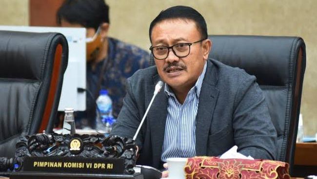 Fraksi Golkar Desak Mendag Berantas Kartel Minyak Goreng Anggota Komisi VI DPR, I Gede Sumarjaya 'Demer' Linggih mendesak Mendag M. Lutfi melakukan upaya pencegahan penimbunan komoditas oleh oknum tertentu.