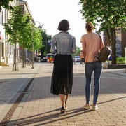 Bukan Lari atau Gym, Jalan Kaki Saja Bisa Bantu Turunkan Berat Badan Kamu, Murah Meriah!