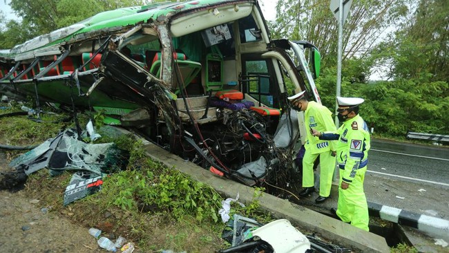 Kepolisian Resor (Polres) Bantul merekomendasikan bus wisata berkapasitas atau berbadan besar tak lagi melintasi Jalan Imogiri-Dlingo, Wukirsari, Imogiri, Bantul.