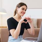 Belajar dari Tinder Swindler, Ini Tips Agar Terhindar dari Catfishing Menurut Dokter Cinta